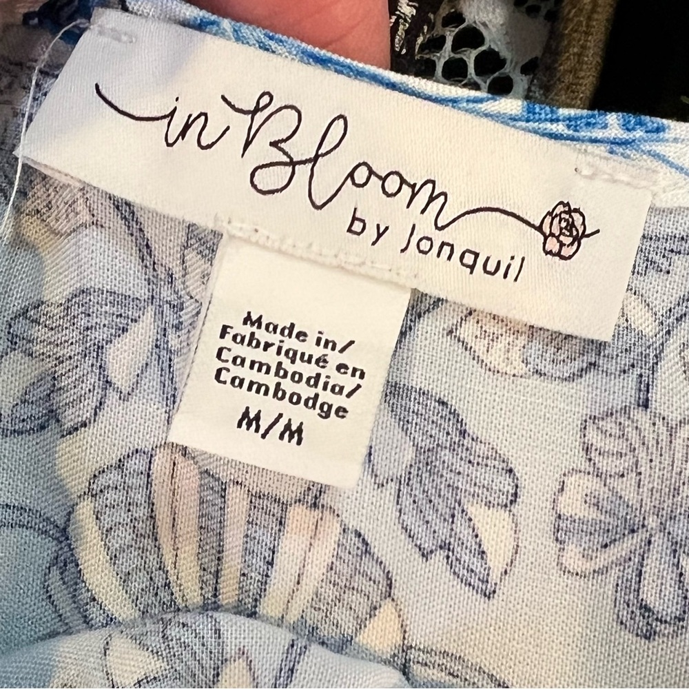 IN BLOOM camisole tank top medium blue white floral lace new with tags - Picture 4 of 9